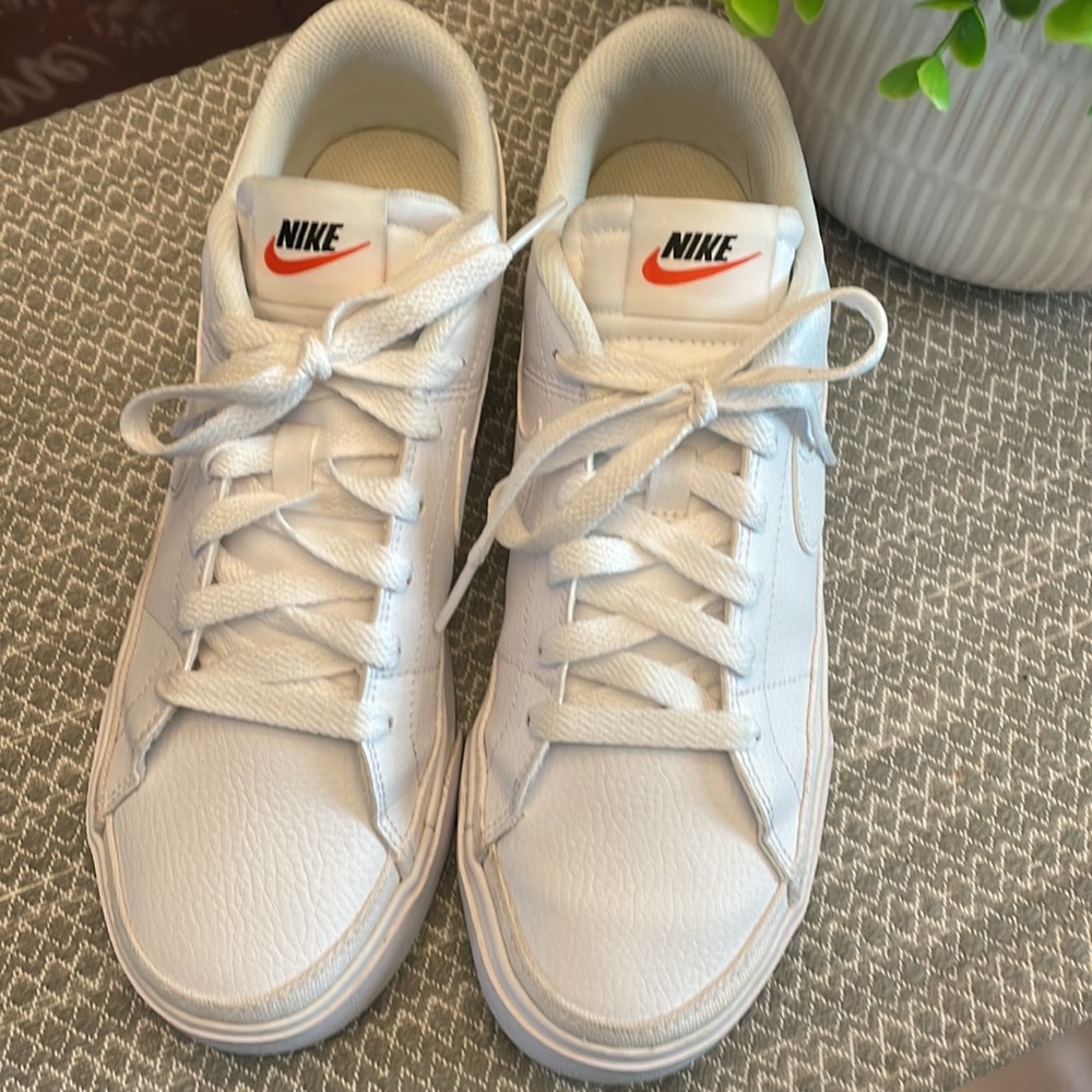 Nike Leather Court Legacy Sneaker